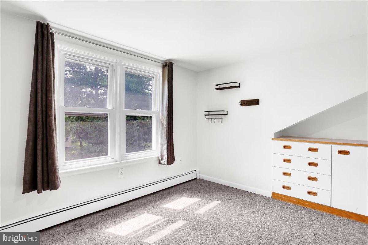 416 Green Lane Reading, PA 19601 - Photo 30 of 42 an empty room with windows