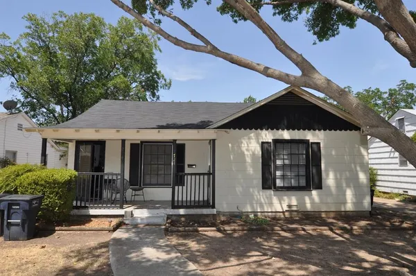 $1,295 | 2724 Wayside Avenue, Fort Worth, TX 76110