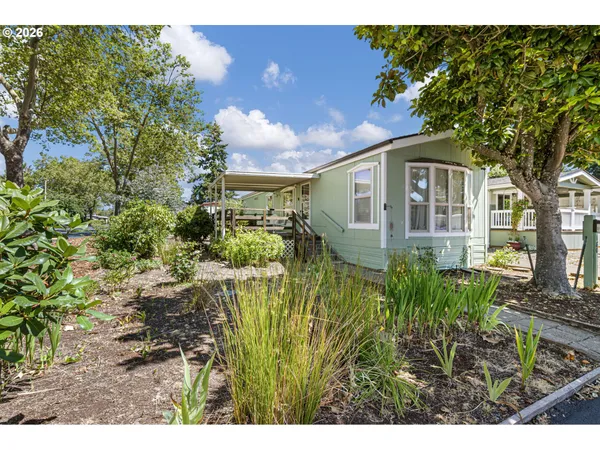 $59,000 | 1400 Candlelight Drive, Unit 180, Eugene, OR 97402