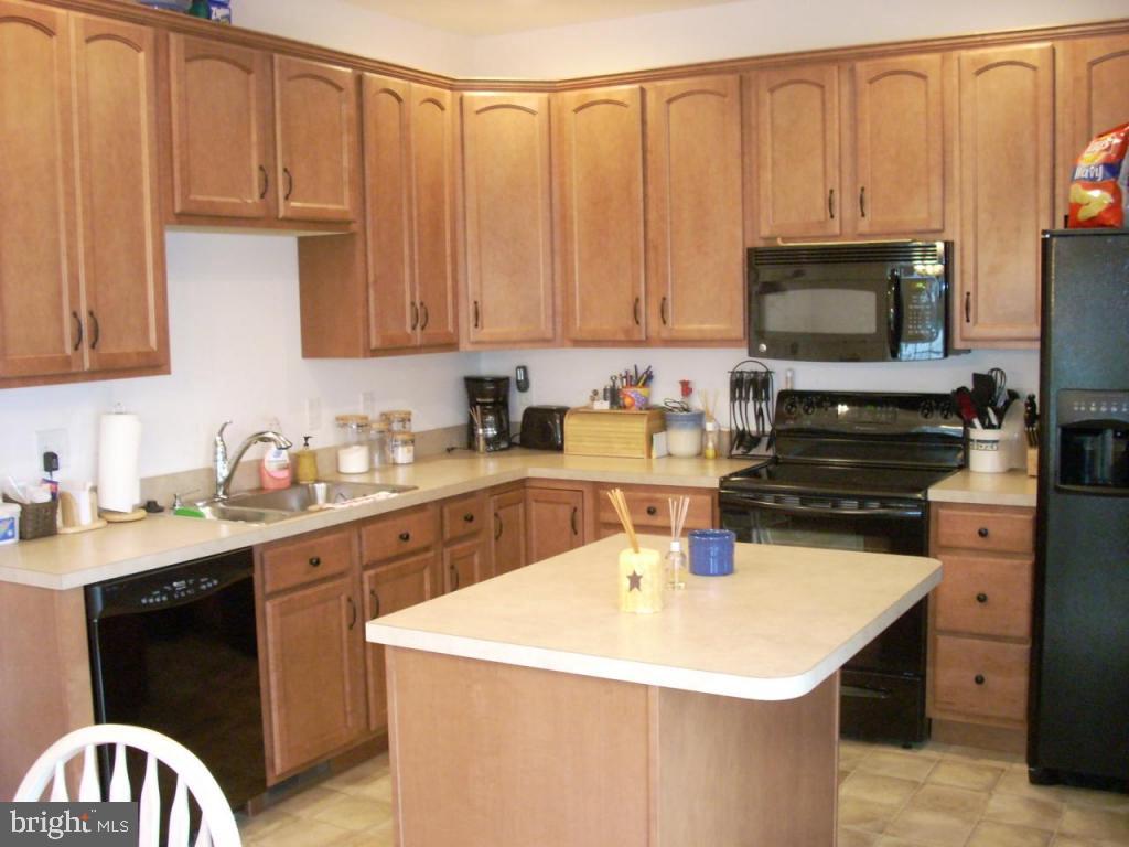 1 Semple Court Lititz, PA 17543 - Photo 4 of 7 a kitchen that has a sink and a stove
