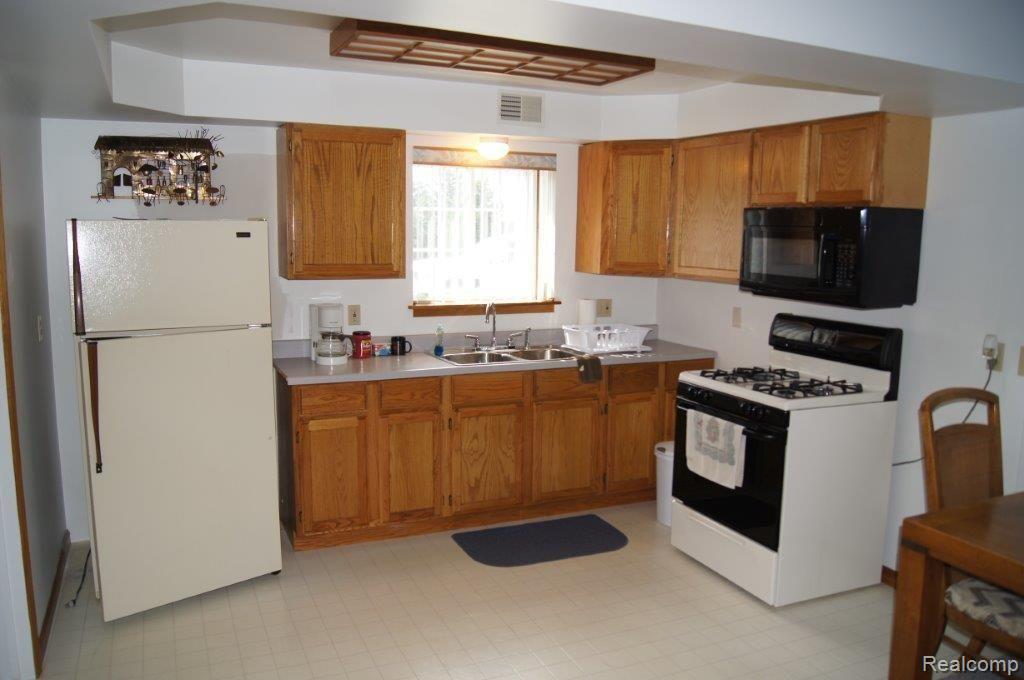 1866 East Burnside Road North Branch, MI 48461 - Photo 29 of 30 1866 Burnside Rd 017.jpg
