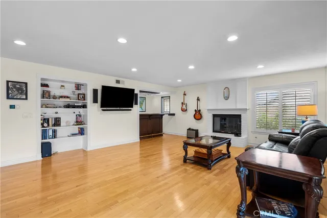 $1,150,000 | 25459 Cariz Drive, Valencia, CA 91355