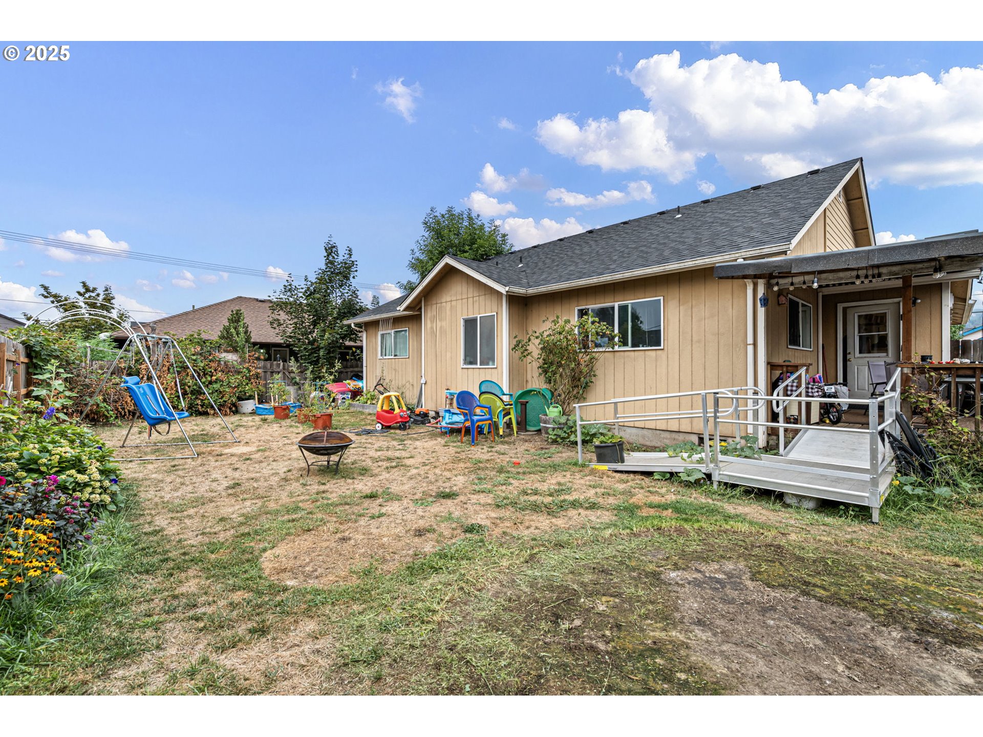 3125 V Street Springfield, OR 97477 - Photo 16 of 19 a view of a house with backyard and sitting area