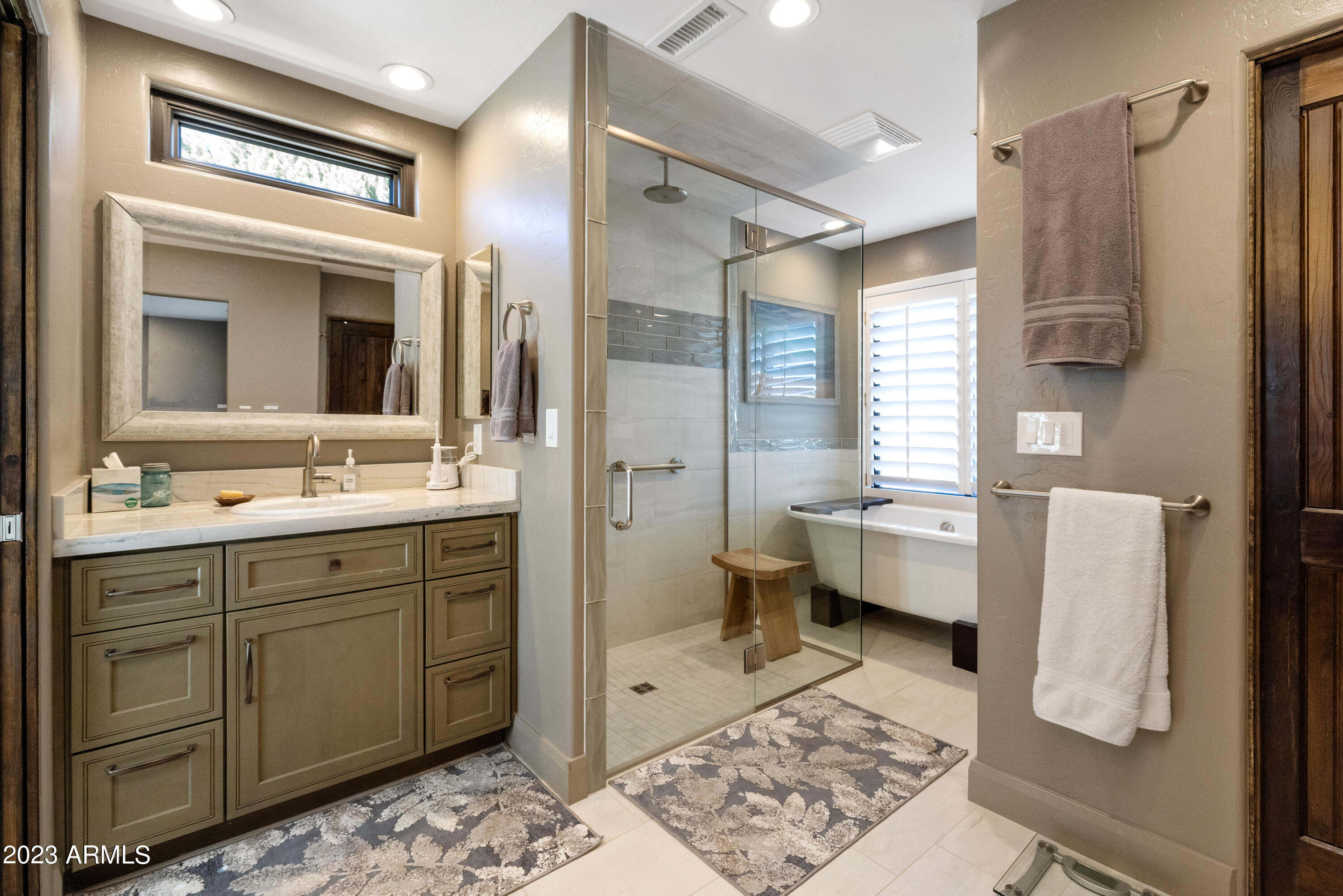 1564 Eagle Ridge Road Prescott, AZ 86301 - Photo 25 of 51 019_Primary bath, curbless shower