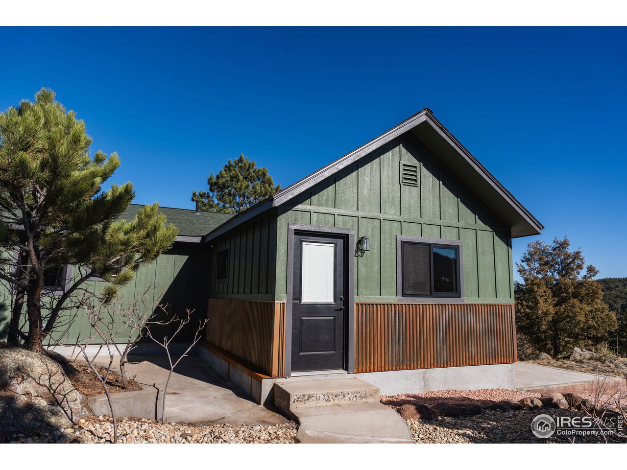 54 Choctaw Road Lyons, CO 80540 - Photo 33 of 40 Master bedroom has access to patio.