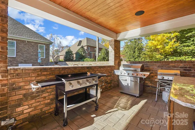 a view of an outdoor kitchen with seating area