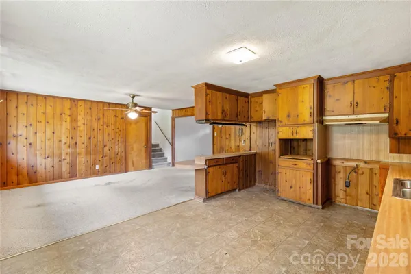 a view of utility room