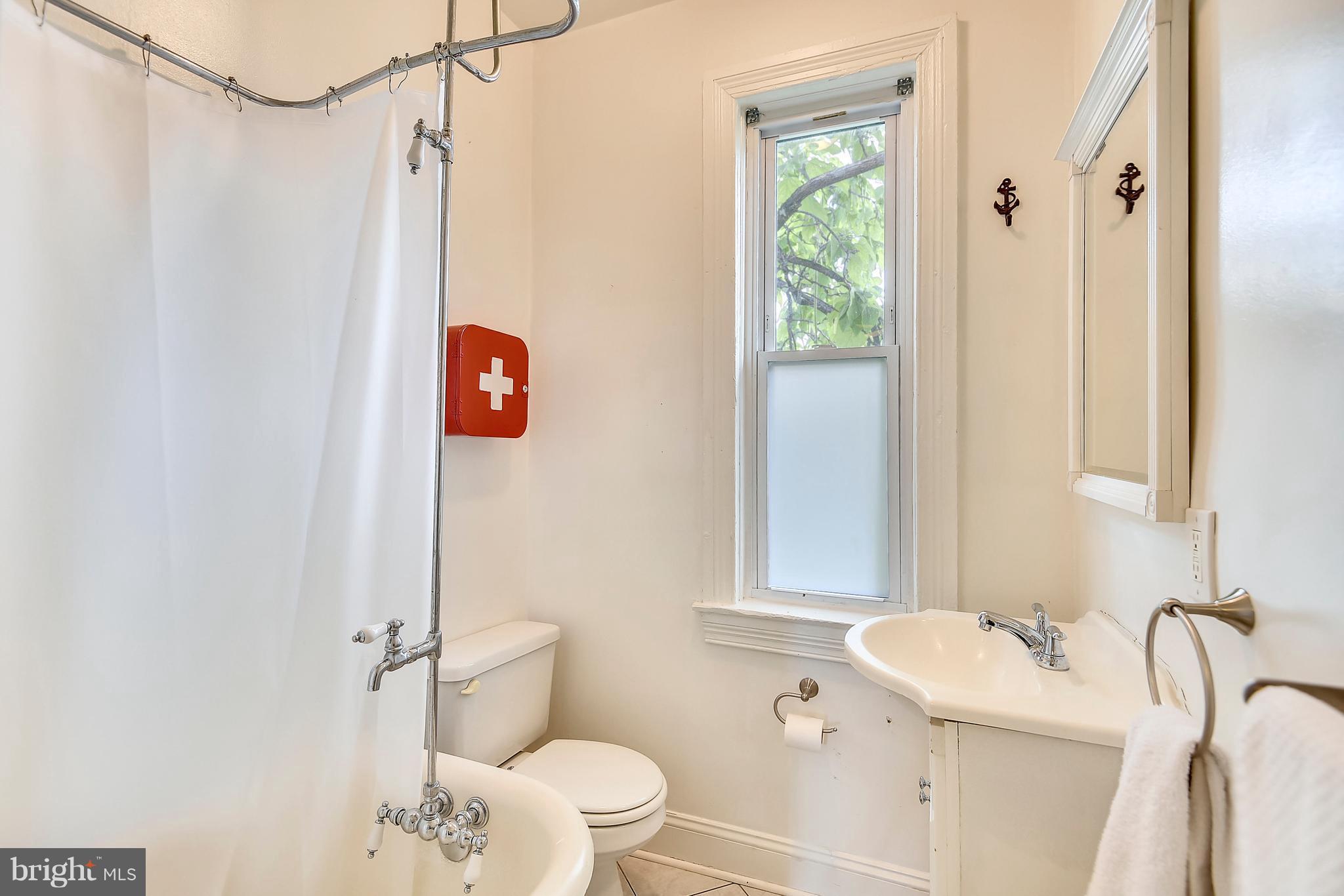717 S Street Northwest Washington, DC 20001 - Photo 2 of 2 Bath