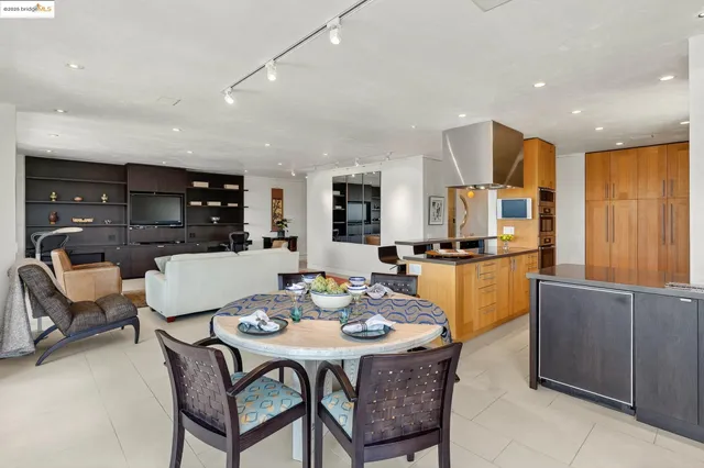 $1,048,000 | 177 19th Street, Unit 10E, Oakland, CA 94612