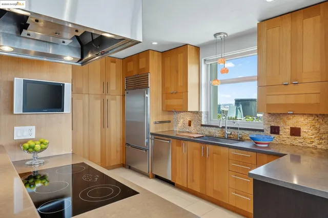 $1,048,000 | 177 19th Street, Unit 10E, Oakland, CA 94612