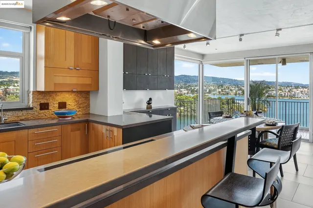 $1,048,000 | 177 19th Street, Unit 10E, Oakland, CA 94612