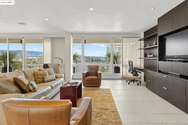 $1,048,000 | 177 19th Street, Unit 10E, Oakland, CA 94612