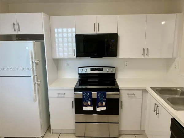 $315,000 | 15701 Southwest 137th Avenue, Unit 204, Miami, FL 33177