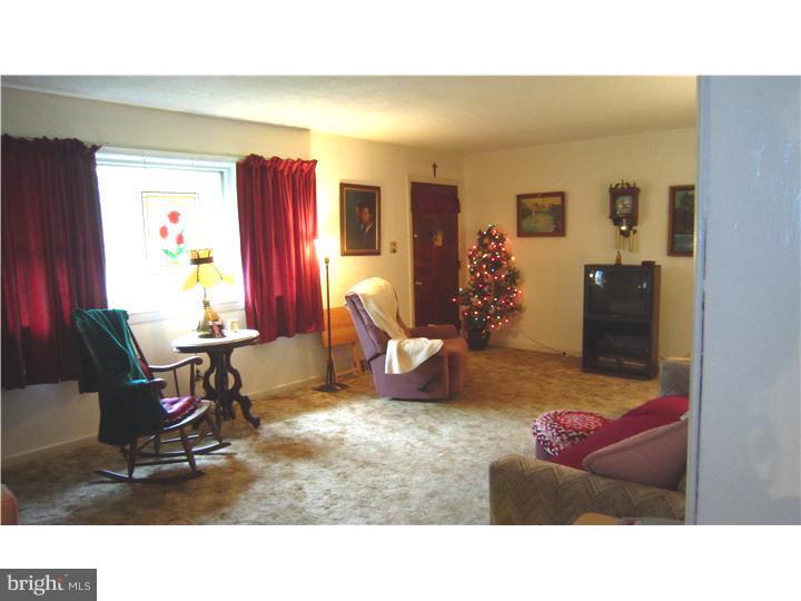340 Ganttown Road Sewell, NJ 08080 - Photo 2 of 11 Living Room