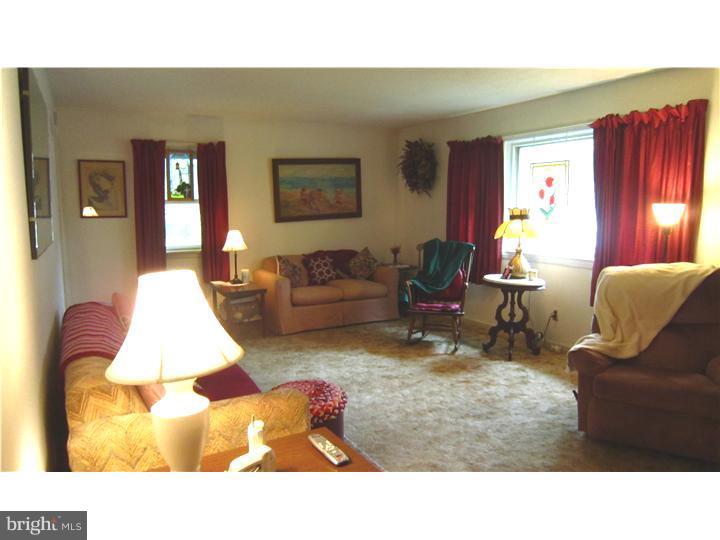 340 Ganttown Road Sewell, NJ 08080 - Photo 3 of 11 Living Room