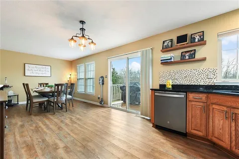 $325,000 | 6328 Oyster Bay Court, Bridgeville, PA 15017