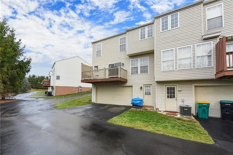 $325,000 | 6328 Oyster Bay Court, Bridgeville, PA 15017