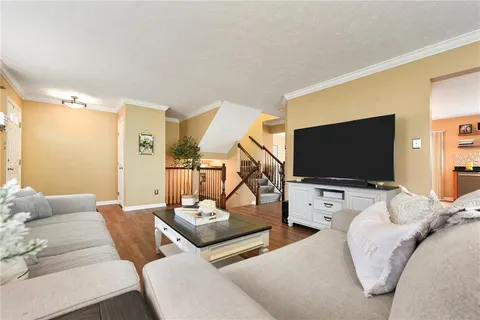 $325,000 | 6328 Oyster Bay Court, Bridgeville, PA 15017