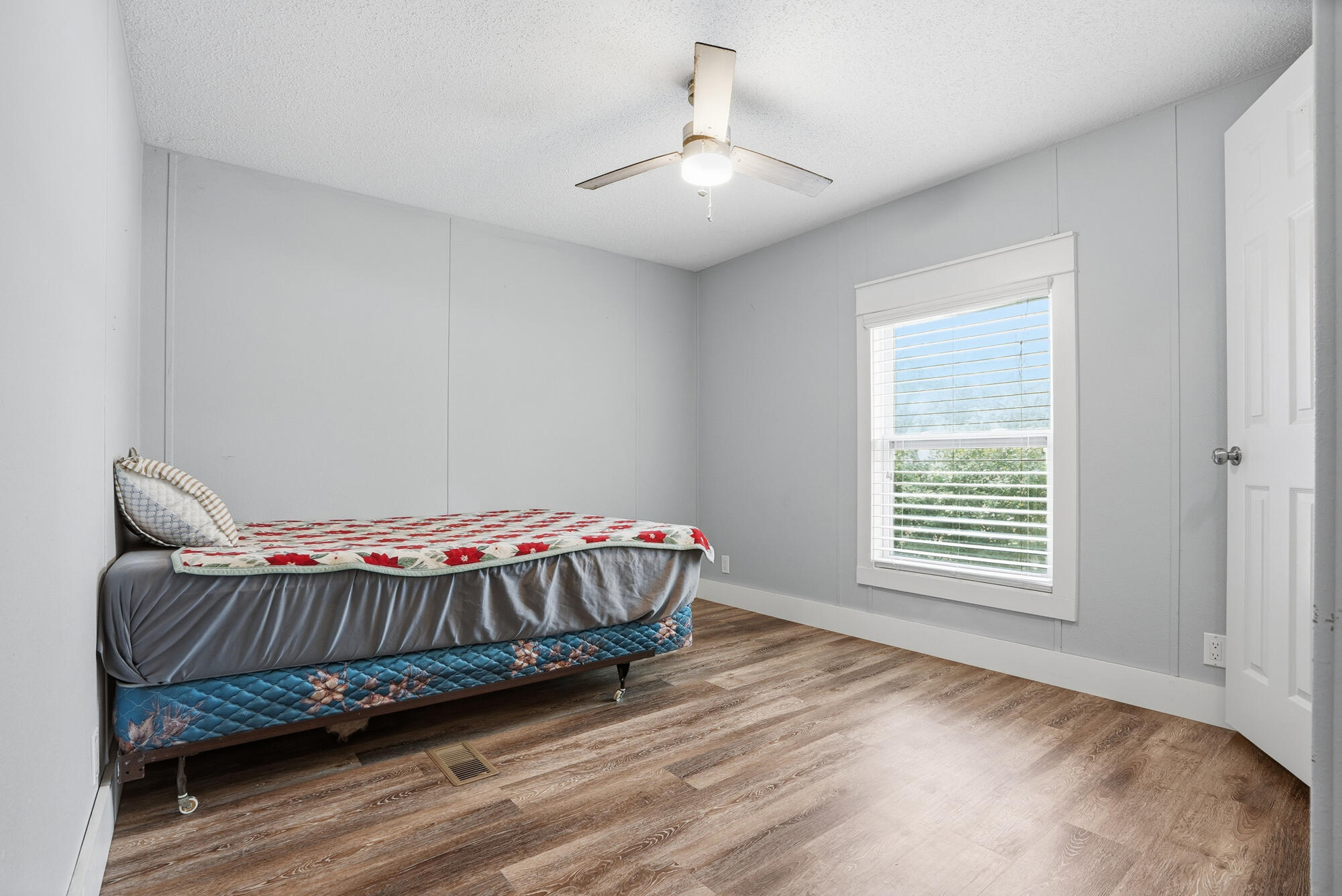 437 Black Creek Lodge Road Freeport, FL 32439 - Photo 16 of 29 437_black_creek_lodge_rd-awp_media-016