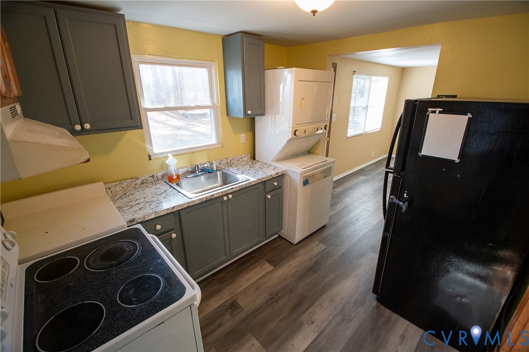 11750 Bevils Bridge Road Amelia Court House, VA 23002 - Photo 6 of 15 Kitchen with freestanding refrigerator, white rang