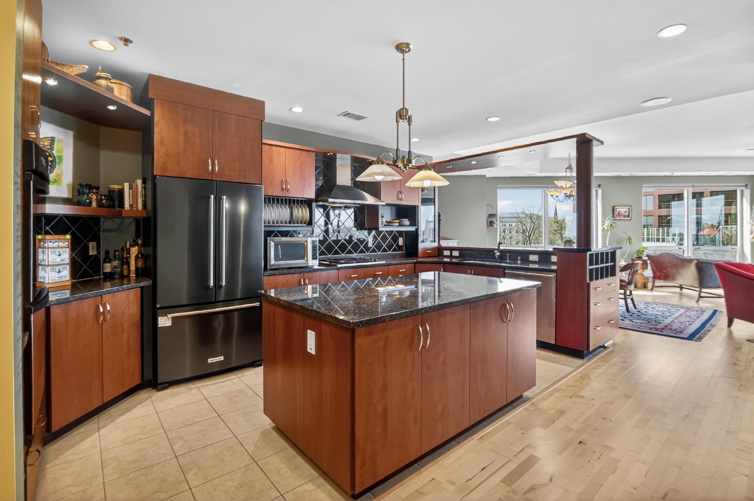 125 North Hamilton Street, Unit 806 Madison, WI 53703 - Photo 19 of 50