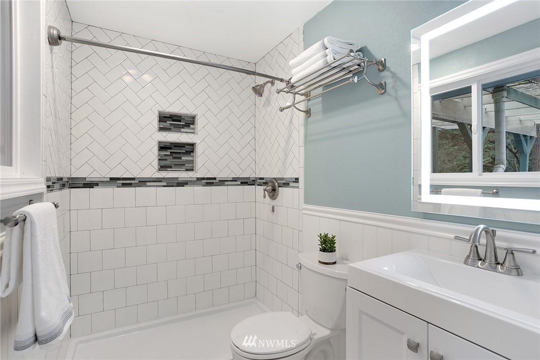 7005 Meadowdale Beach Road Edmonds, WA 98026 - Photo 15 of 25 Gallery Image 15