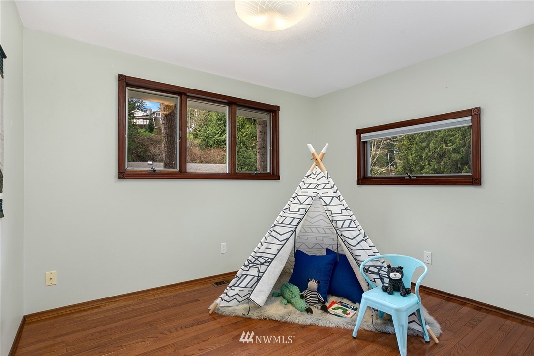 7005 Meadowdale Beach Road Edmonds, WA 98026 - Photo 18 of 25 Gallery Image 18