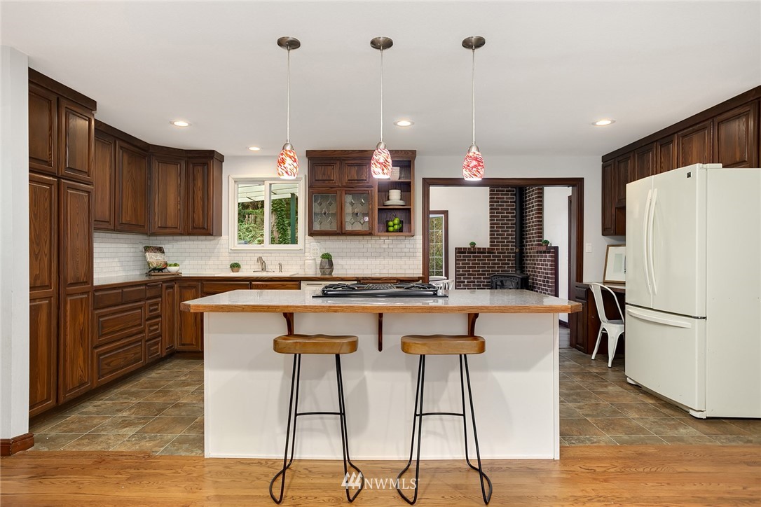 7005 Meadowdale Beach Road Edmonds, WA 98026 - Photo 7 of 25 Gallery Image 7