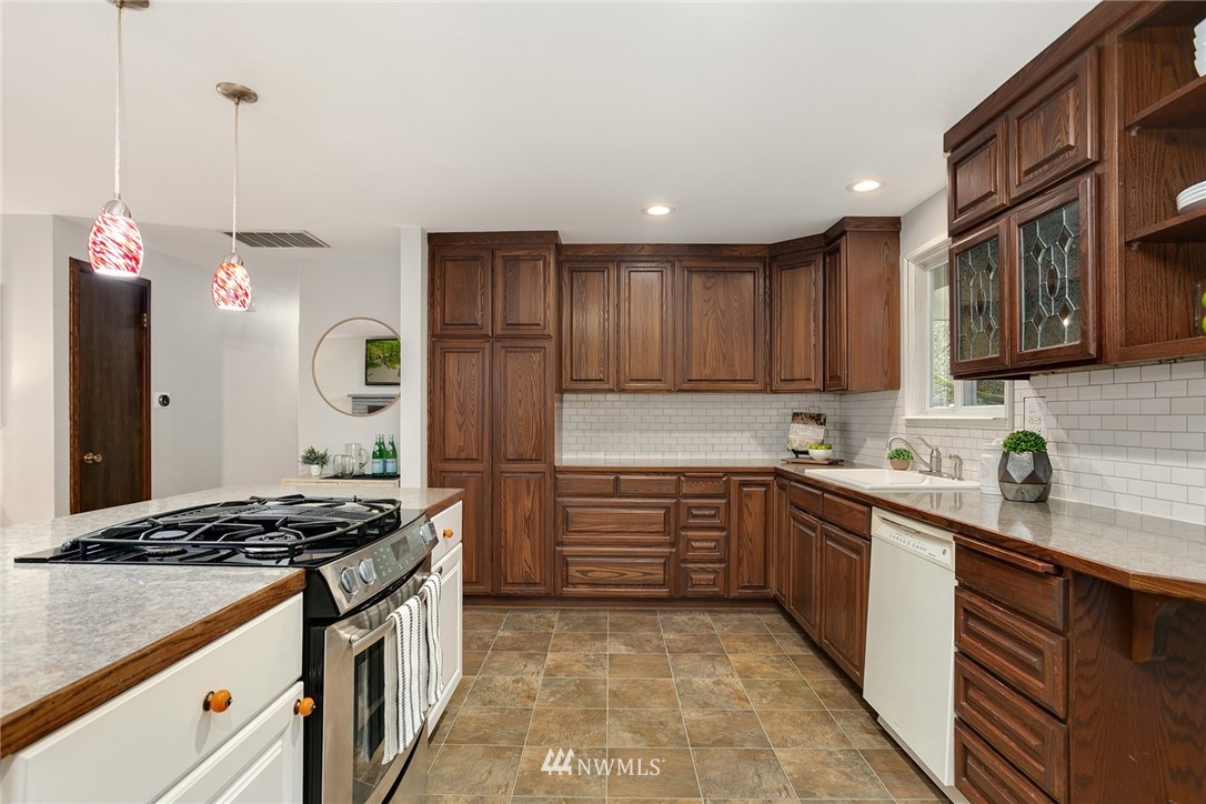 7005 Meadowdale Beach Road Edmonds, WA 98026 - Photo 9 of 25 Gallery Image 9