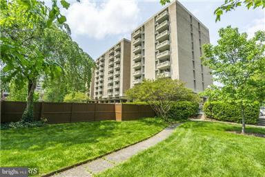 240 M Street Southwest, Unit E102 Washington, DC 20024 - Photo 26 of 29 Exterior (General)