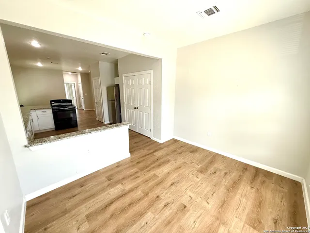 $849 | 2422 West Commerce Street, Unit 3, San Antonio, TX 78207