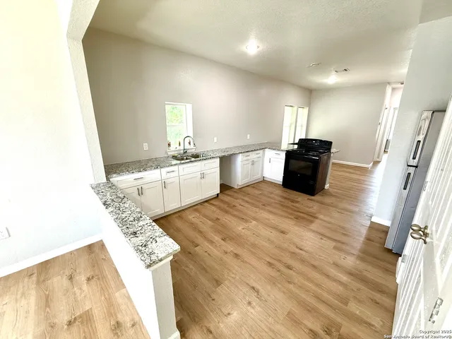 $849 | 2422 West Commerce Street, Unit 3, San Antonio, TX 78207