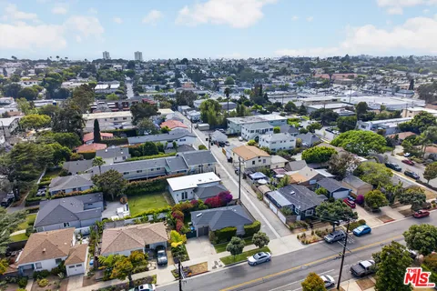 $1,585,000 | 2822 11th Street, Santa Monica, CA 90405