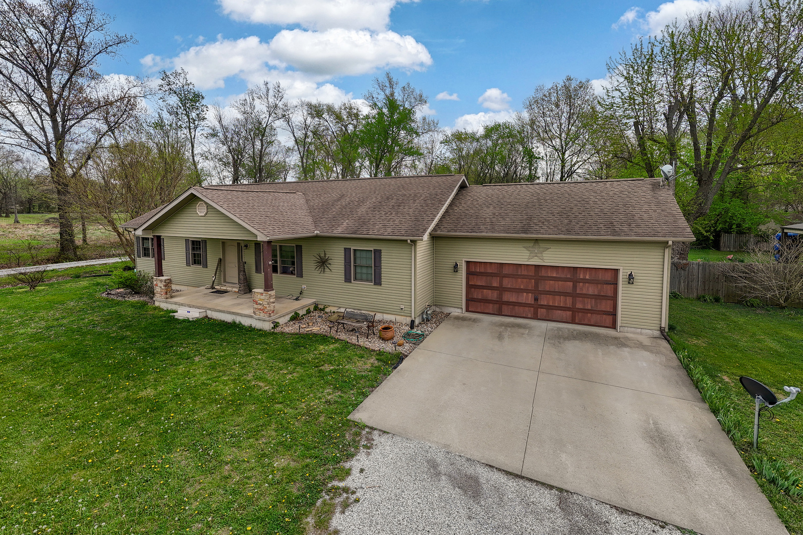 1358 Pershing Road West Frankfort, IL 62896 - Photo 3 of 43