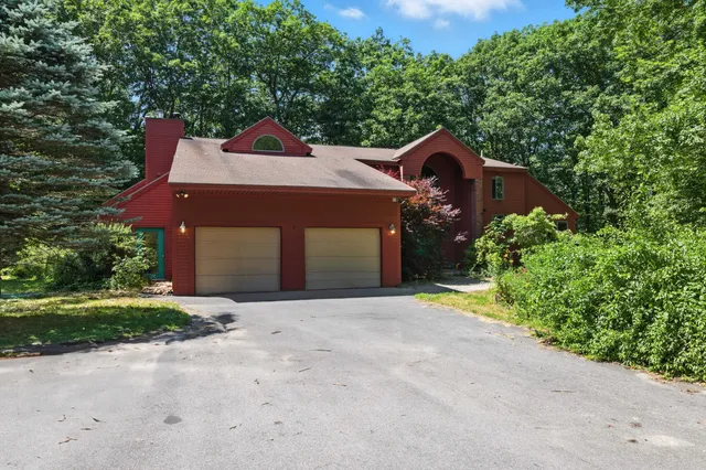 $595,000 | 33 Hillview Lane, Lewiston, ME 04240