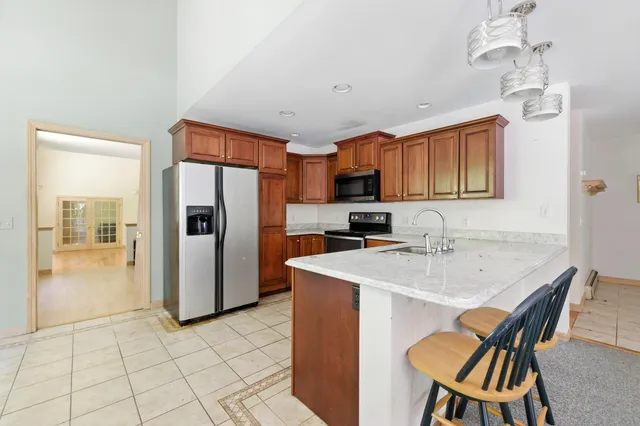 $595,000 | 33 Hillview Lane, Lewiston, ME 04240