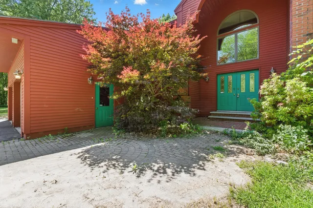 $595,000 | 33 Hillview Lane, Lewiston, ME 04240