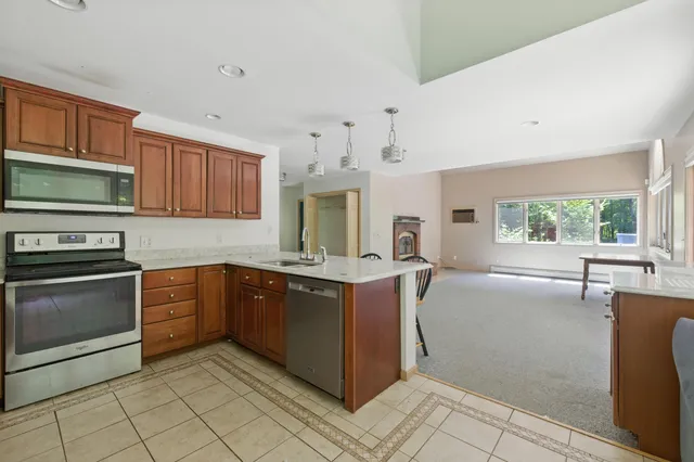 $595,000 | 33 Hillview Lane, Lewiston, ME 04240