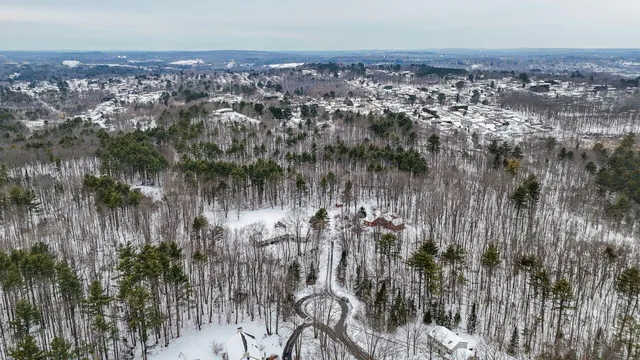 $595,000 | 33 Hillview Lane, Lewiston, ME 04240