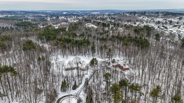 $595,000 | 33 Hillview Lane, Lewiston, ME 04240