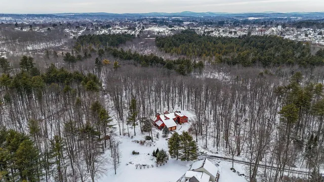 $595,000 | 33 Hillview Lane, Lewiston, ME 04240