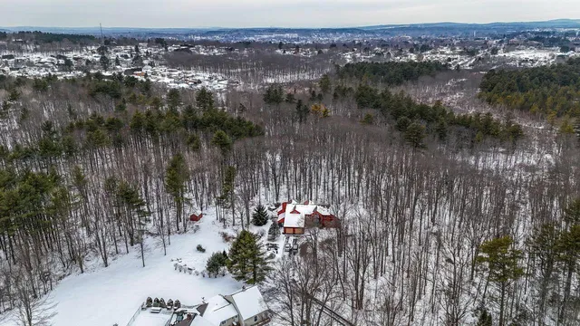 $595,000 | 33 Hillview Lane, Lewiston, ME 04240