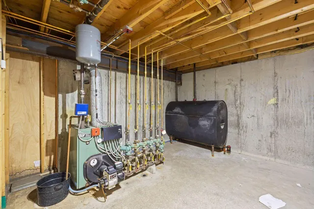 $595,000 | 33 Hillview Lane, Lewiston, ME 04240