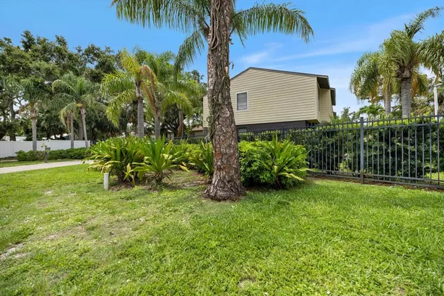 $1,800 | 960 Highland Street, Unit A6, Sarasota, FL 34234