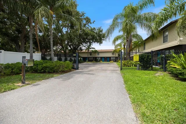 $1,800 | 960 Highland Street, Unit A6, Sarasota, FL 34234