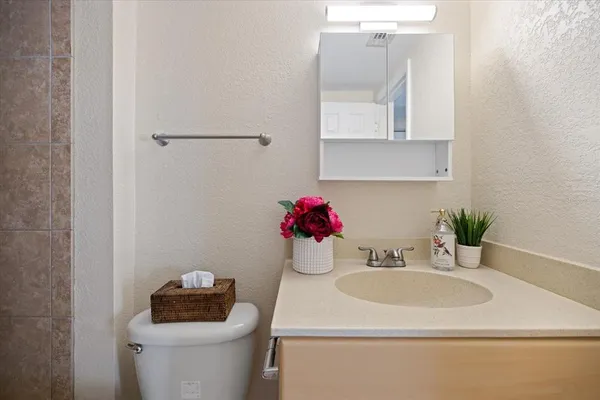 $1,500 | 960 Highland Street, Unit A6, Sarasota, FL 34234