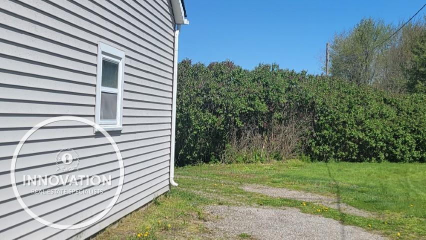 8556 Short Cut Road Fair Haven, MI 48023 - Photo 3 of 23 50142305-79ee362a-89e0-4726-9f9b-f423479767ca.JPG