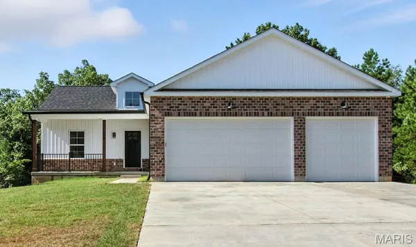 $384,900 | 1650 Brandywine Drive, De Soto, MO 63020