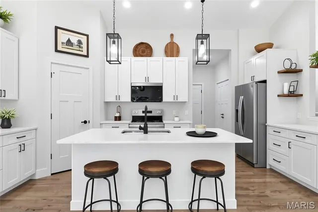 $384,900 | 1650 Brandywine Drive, De Soto, MO 63020