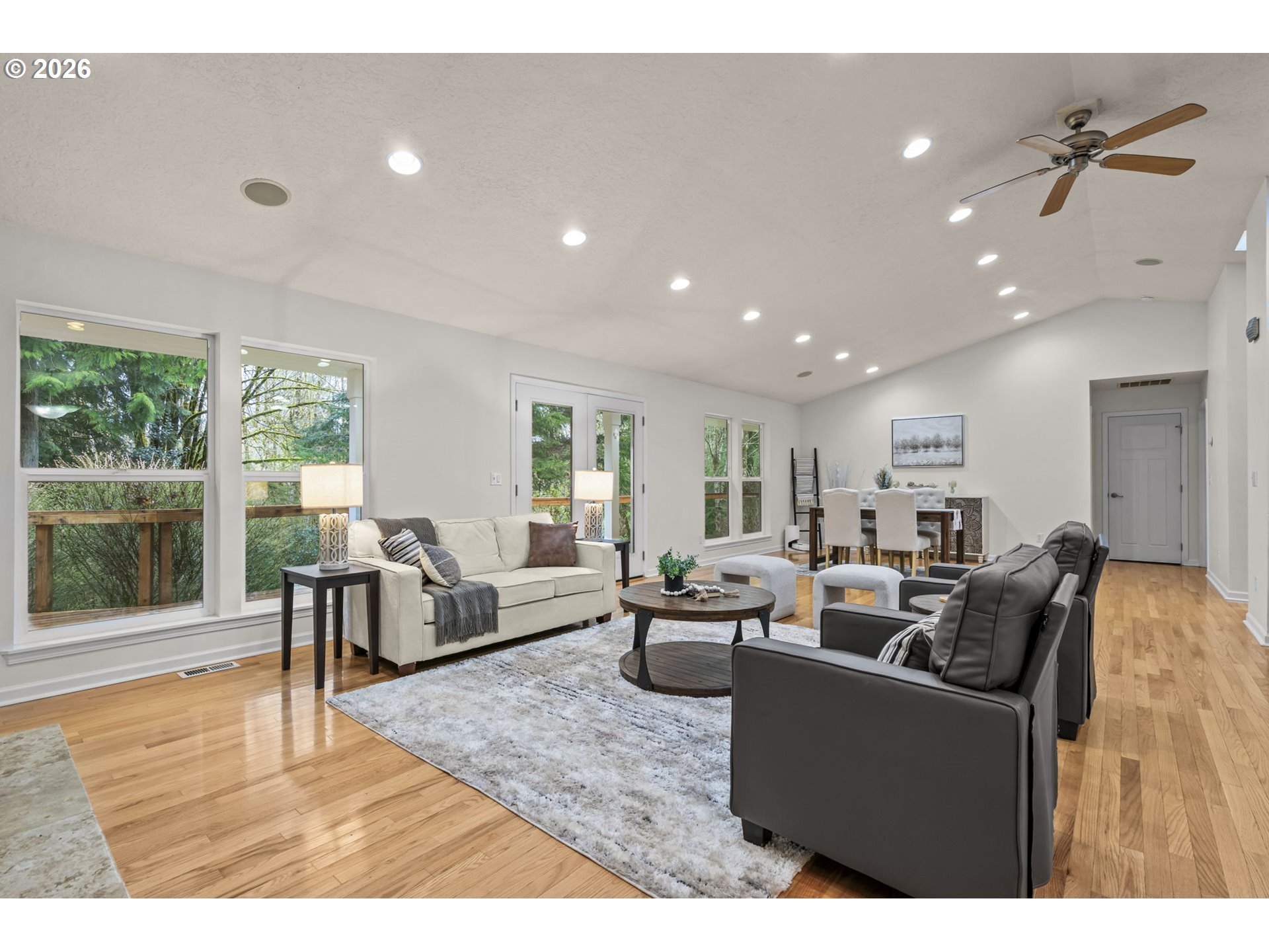 565 McAdams Road East Longview, WA 98632 - Photo 10 of 48 Living Room